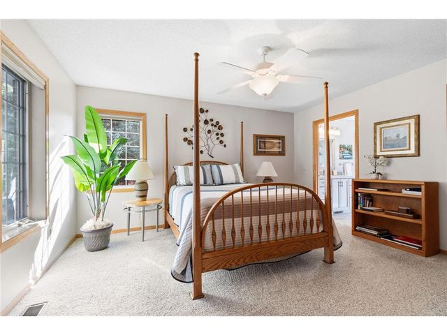 1407 Hunter Hill Road, Hudson, WI 54016