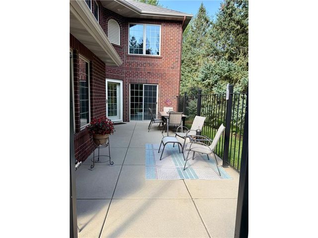 1407 Hunter Hill Road, Hudson, WI 54016