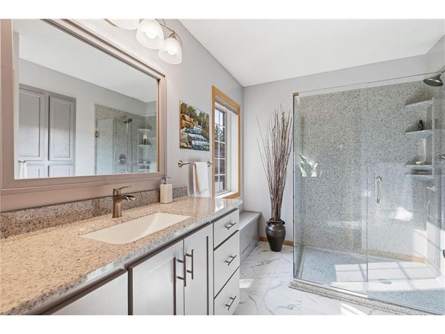 1407 Hunter Hill Road, Hudson, WI 54016