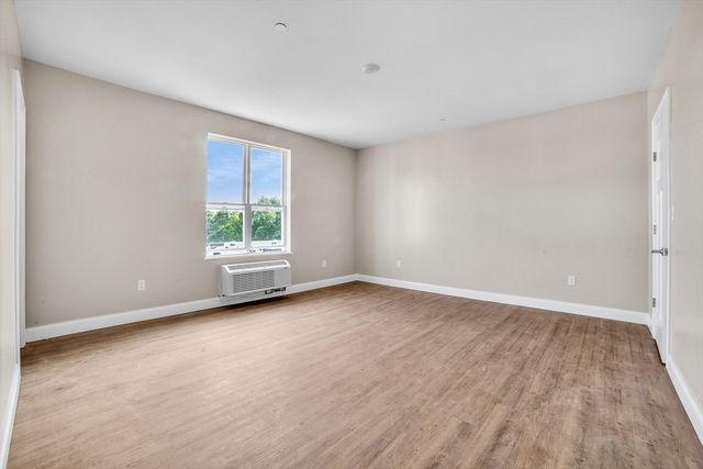 127 Centre St 501, Brockton, MA 02302