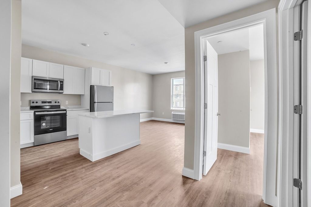 127 Centre St 501, Brockton, MA 02302