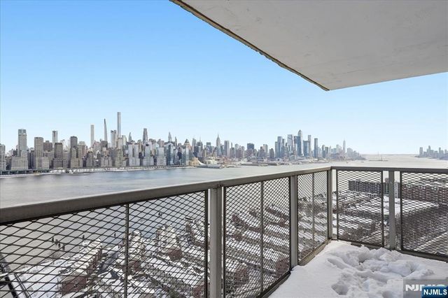 6600 Boulevard East 15D, West New York, NJ 07093