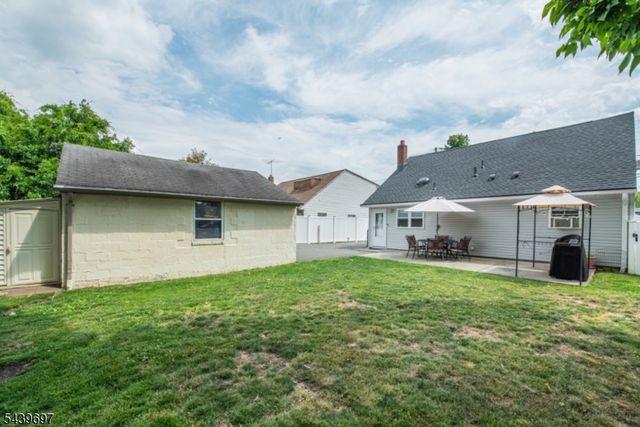 18 Sweetwood Dr, Cedar Grove Twp., NJ 07009