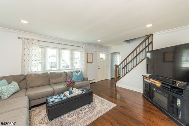 18 Sweetwood Dr, Cedar Grove Twp., NJ 07009