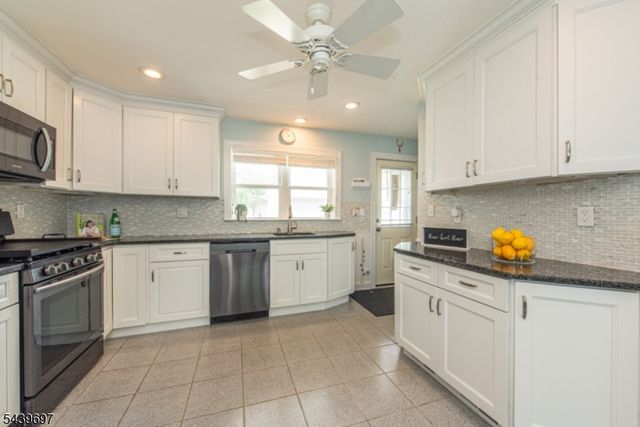 18 Sweetwood Dr, Cedar Grove Twp., NJ 07009