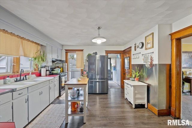 623 E PARK Street, Geneseo, IL 61254