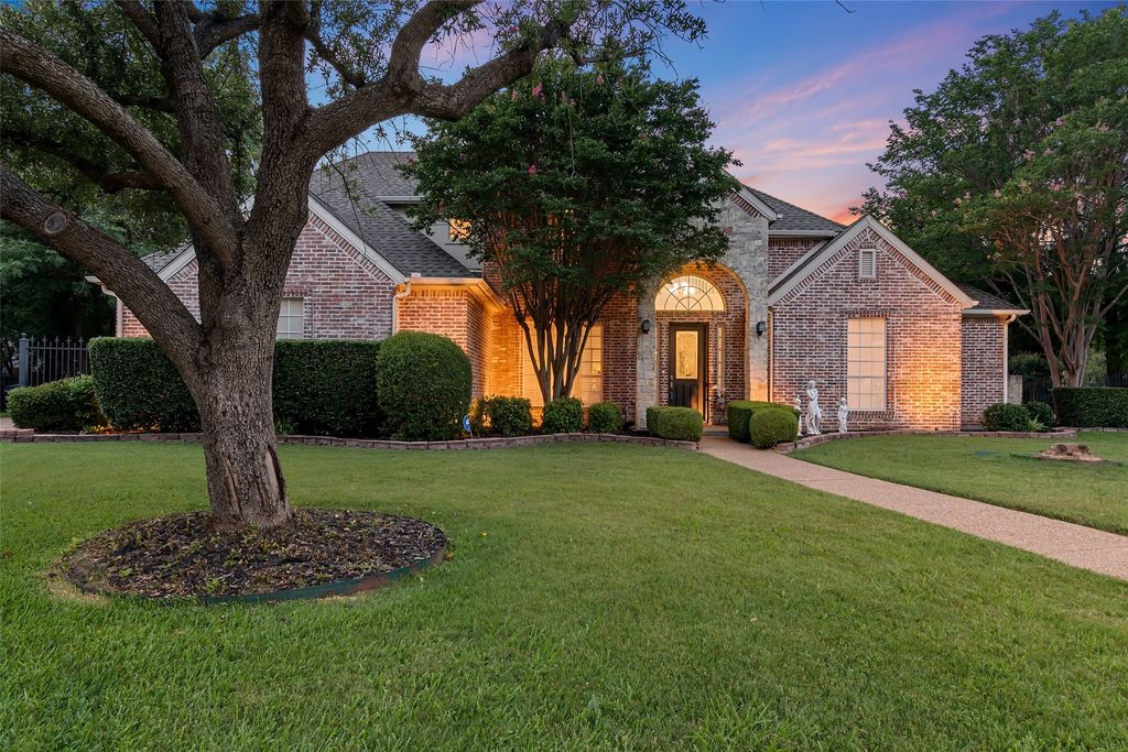 1900 Newport Court, Southlake, TX 76092