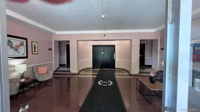 290 Collins Avenue 8E, Fleetwood, NY 10552