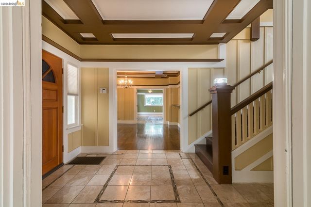 357 Alcatraz Ave, Oakland, CA 94618
