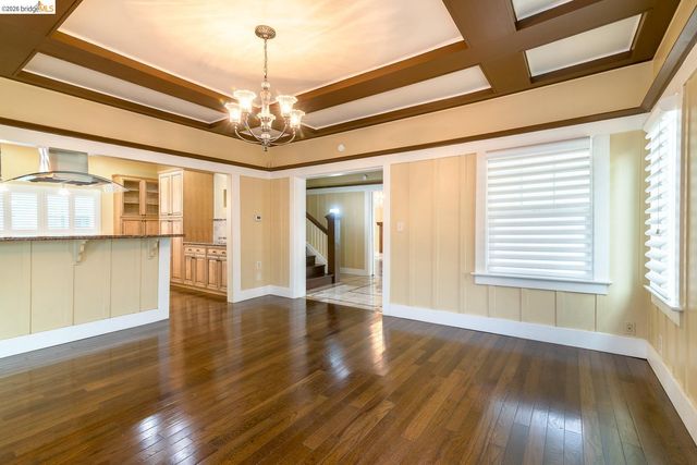 357 Alcatraz Ave, Oakland, CA 94618