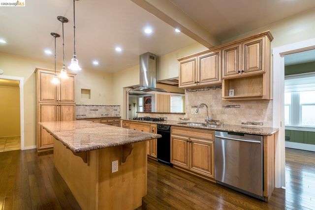 357 Alcatraz Ave, Oakland, CA 94618