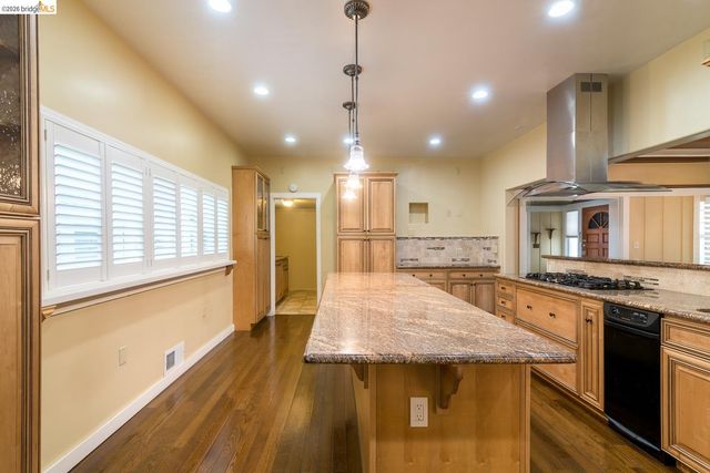 357 Alcatraz Ave, Oakland, CA 94618