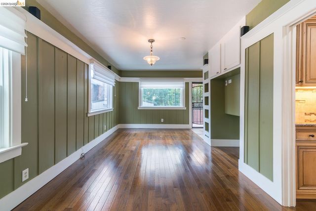357 Alcatraz Ave, Oakland, CA 94618