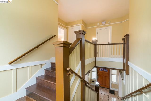 357 Alcatraz Ave, Oakland, CA 94618