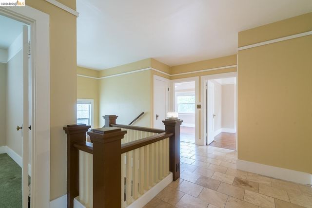 357 Alcatraz Ave, Oakland, CA 94618