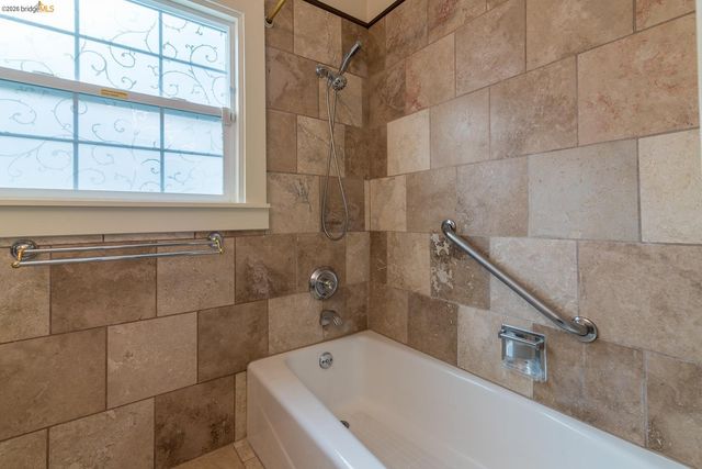 357 Alcatraz Ave, Oakland, CA 94618