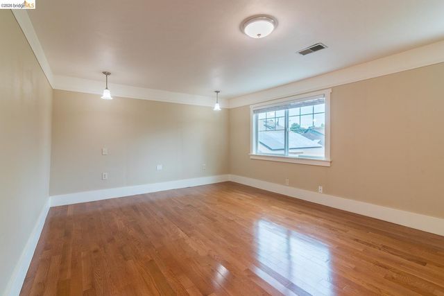 357 Alcatraz Ave, Oakland, CA 94618