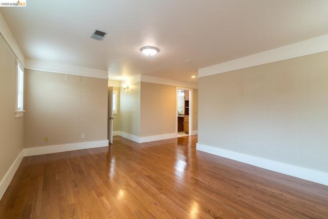 357 Alcatraz Ave, Oakland, CA 94618