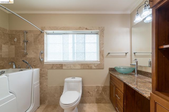 357 Alcatraz Ave, Oakland, CA 94618