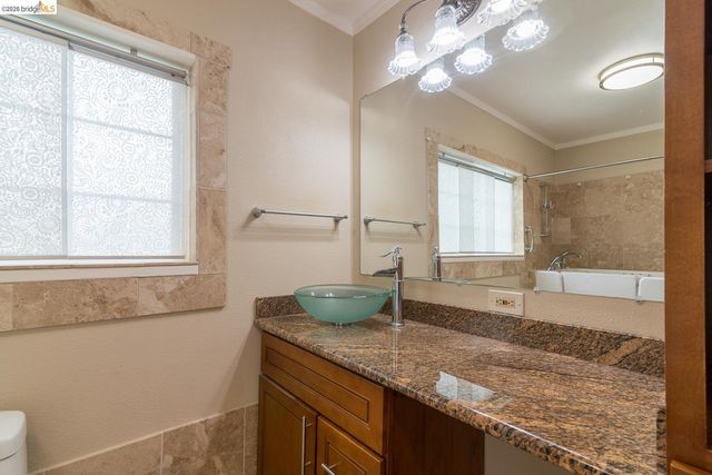 357 Alcatraz Ave, Oakland, CA 94618