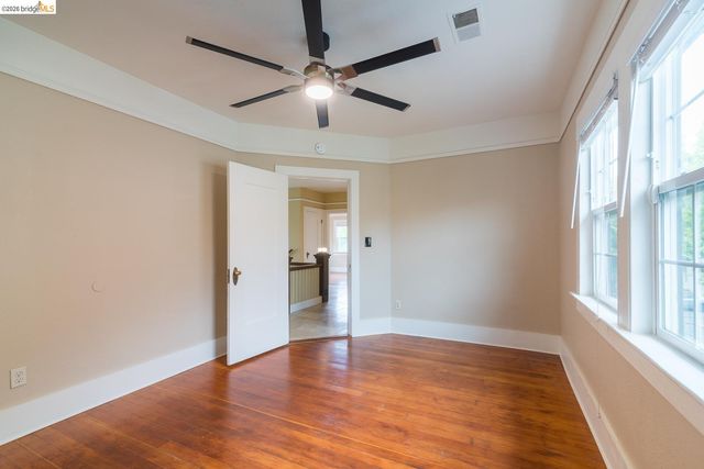 357 Alcatraz Ave, Oakland, CA 94618
