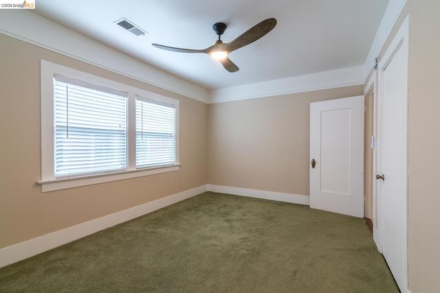 357 Alcatraz Ave, Oakland, CA 94618