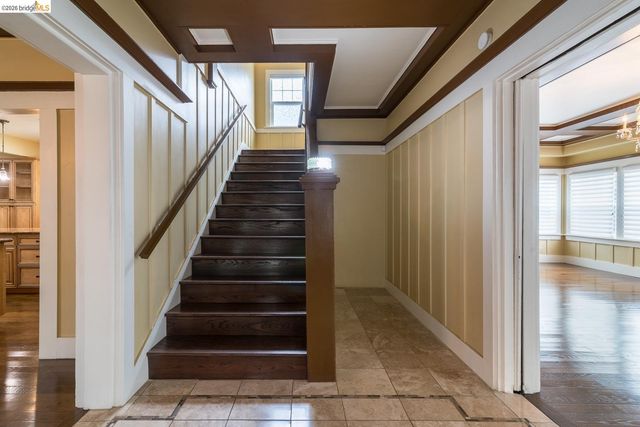 357 Alcatraz Ave, Oakland, CA 94618