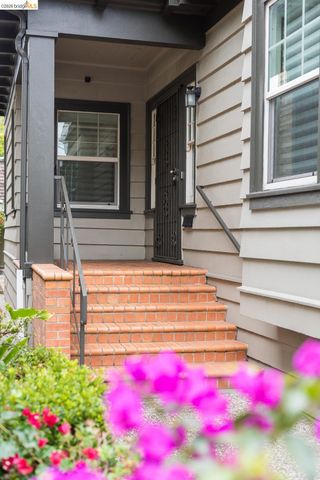 357 Alcatraz Ave, Oakland, CA 94618