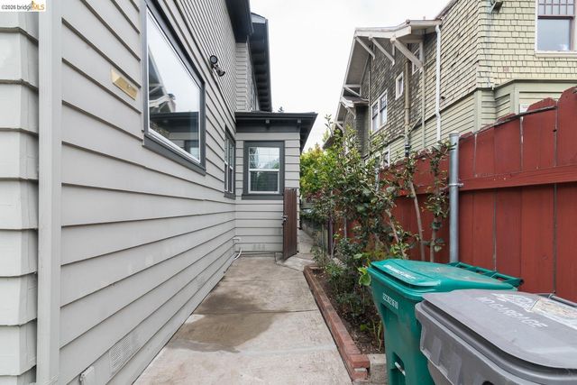 357 Alcatraz Ave, Oakland, CA 94618