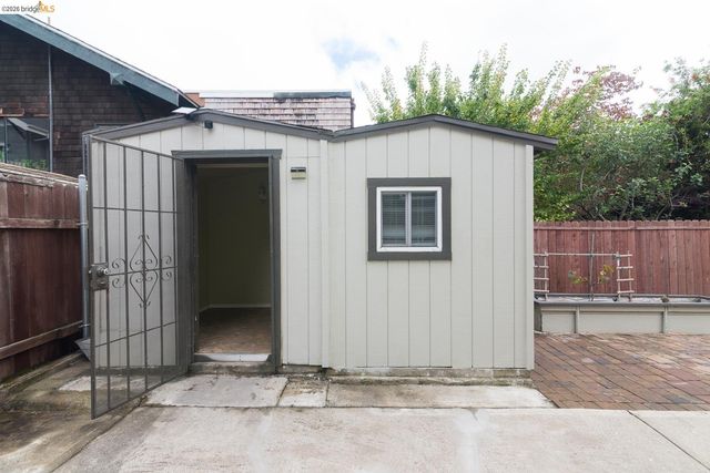 357 Alcatraz Ave, Oakland, CA 94618