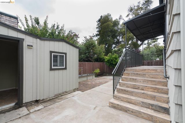 357 Alcatraz Ave, Oakland, CA 94618