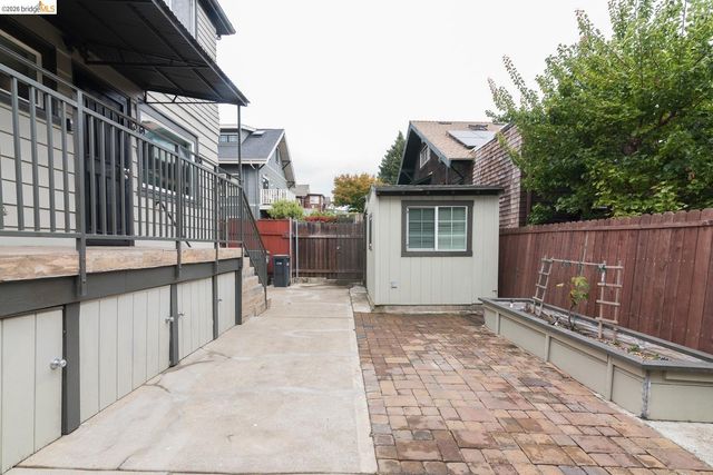 357 Alcatraz Ave, Oakland, CA 94618