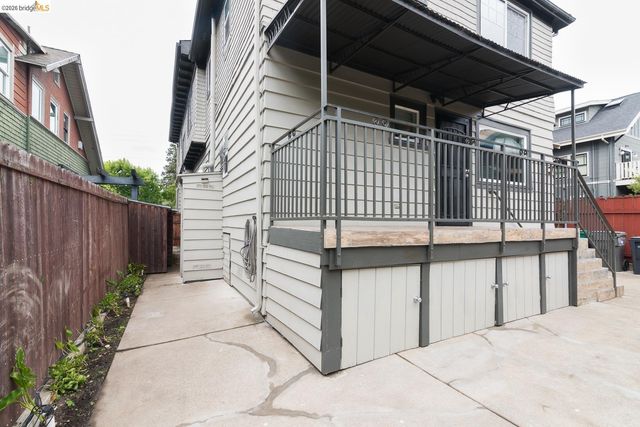 357 Alcatraz Ave, Oakland, CA 94618