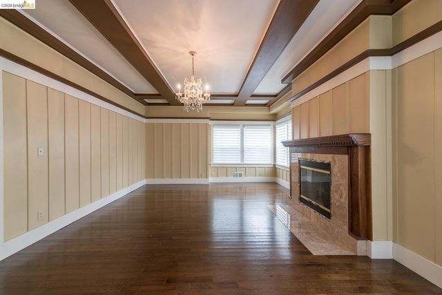 357 Alcatraz Ave, Oakland, CA 94618