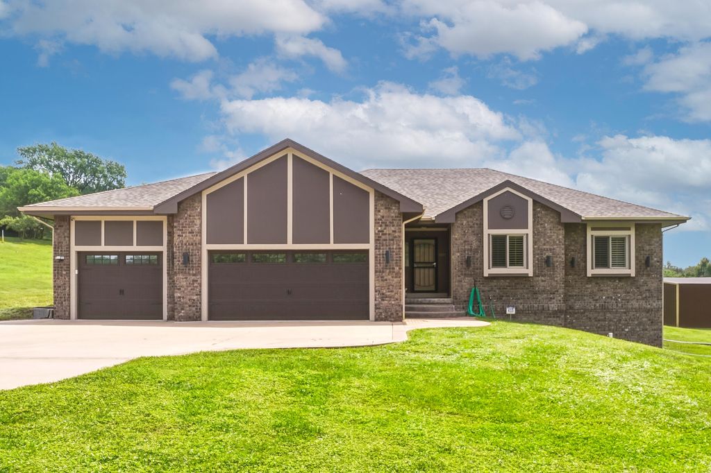 2849 BIRDSLEY Road, Council Bluffs, IA 51503