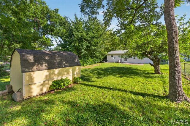 200 Hillcrest Boulevard, Ballwin, MO 63021