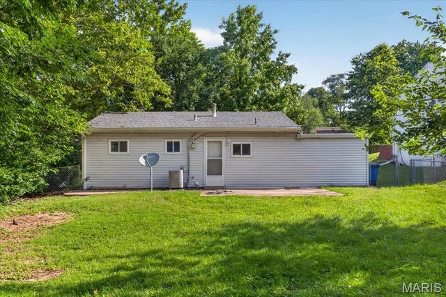 200 Hillcrest Boulevard, Ballwin, MO 63021