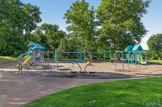 200 Hillcrest Boulevard, Ballwin, MO 63021