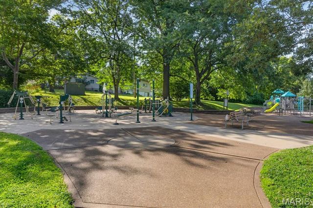 200 Hillcrest Boulevard, Ballwin, MO 63021