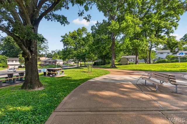 200 Hillcrest Boulevard, Ballwin, MO 63021