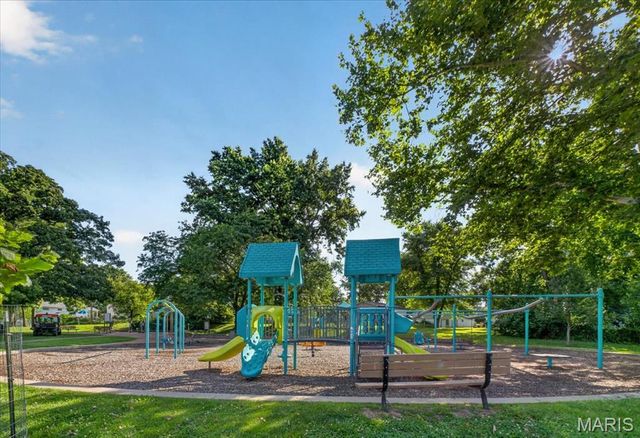 200 Hillcrest Boulevard, Ballwin, MO 63021