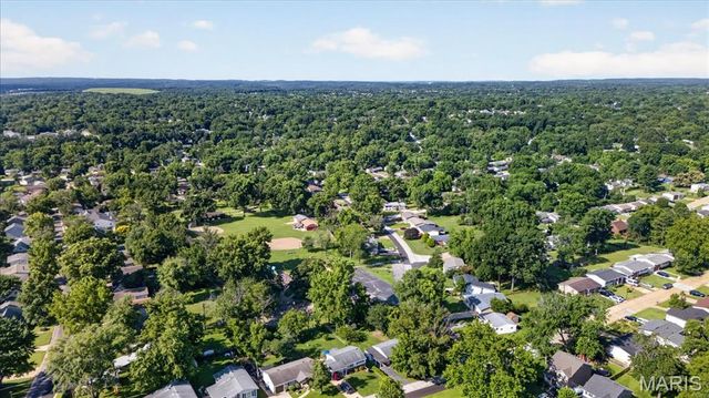 200 Hillcrest Boulevard, Ballwin, MO 63021