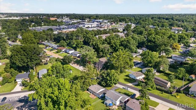 200 Hillcrest Boulevard, Ballwin, MO 63021