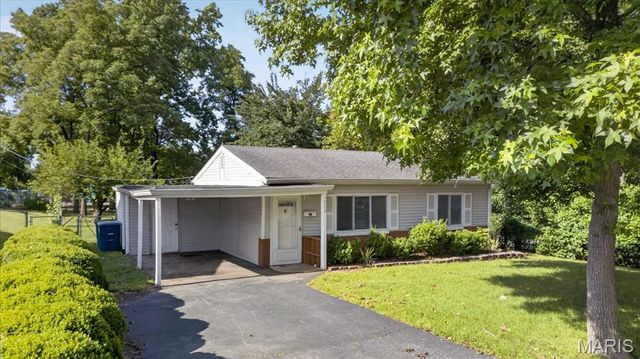 200 Hillcrest Boulevard, Ballwin, MO 63021