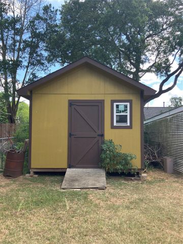 102 Avenue A, Willis, TX 77378