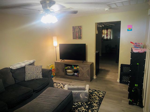 102 Avenue A, Willis, TX 77378