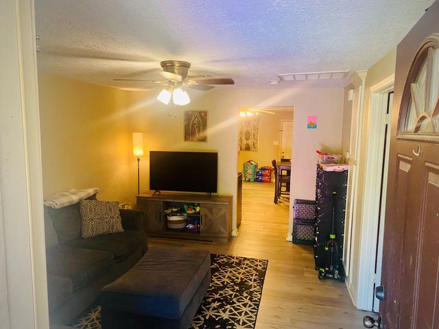 102 Avenue A, Willis, TX 77378