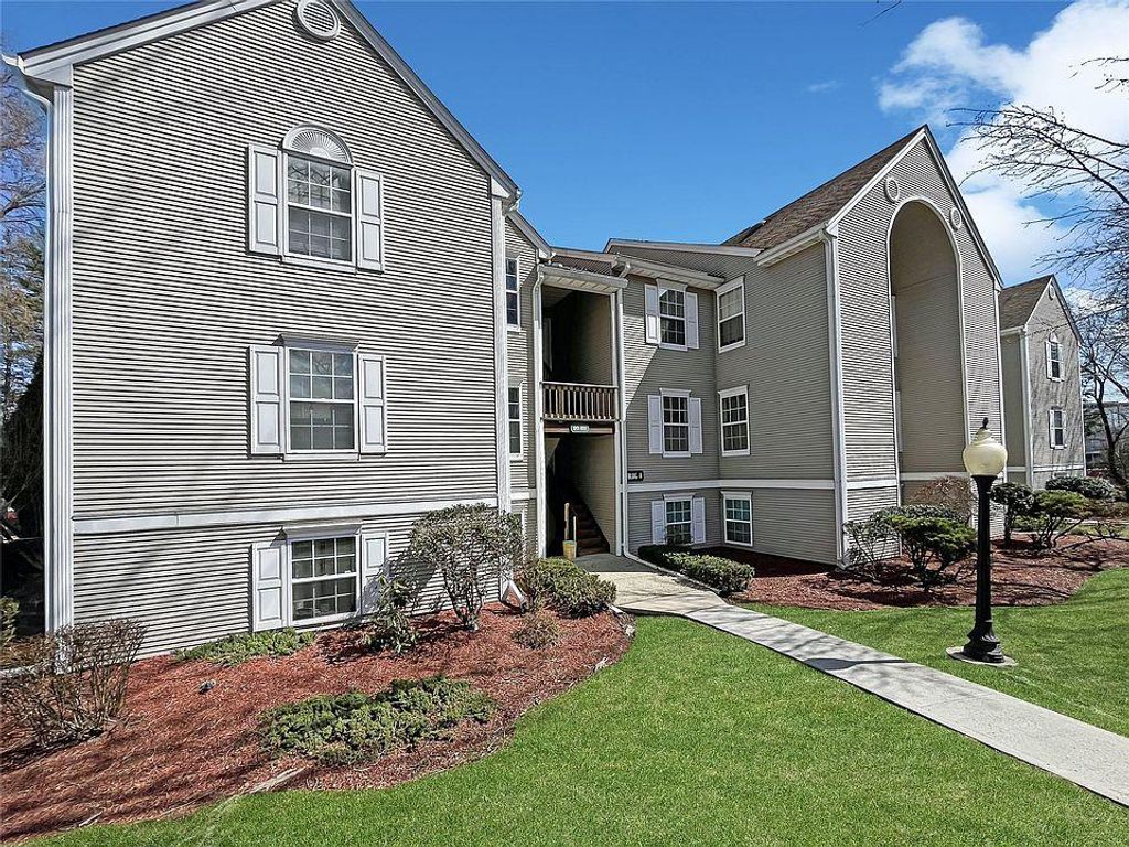 1086 Washington Green, New Windsor, NY 12553