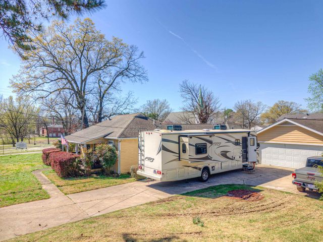 1089 N SANGA RD, Memphis, TN 38018