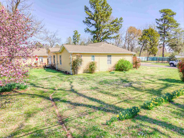 1089 N SANGA RD, Memphis, TN 38018